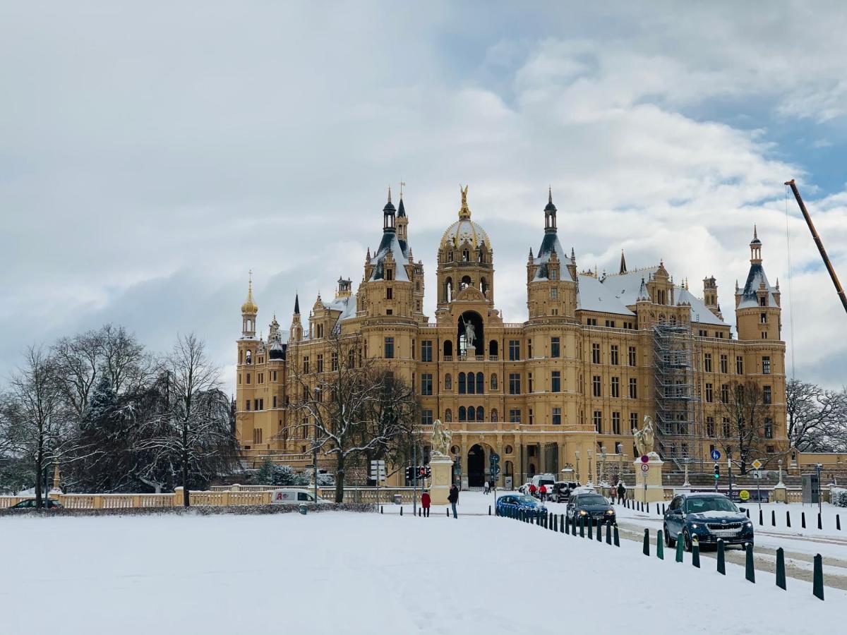 Zum Weissen Haus Hotel Schwerin  Exterior foto